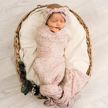 Load image into Gallery viewer, Baby Stretchy Swaddle &amp; Bow | Pink Rosie
